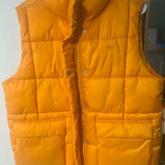 Levi's Box Quilt Puffer Layer Vest  (Apricot)
Size L - Picture 4 of 13